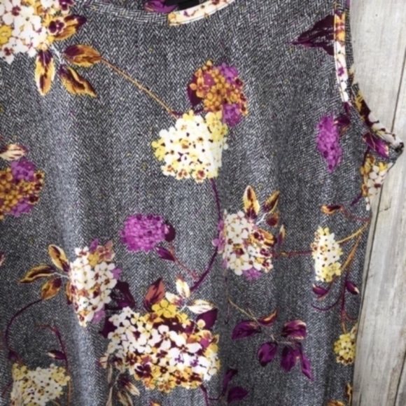 NWT Worthington Grey Floral Sleeveless Blouse - Picture 2 of 3